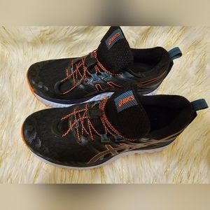 ASICS Trabuco Max size 8